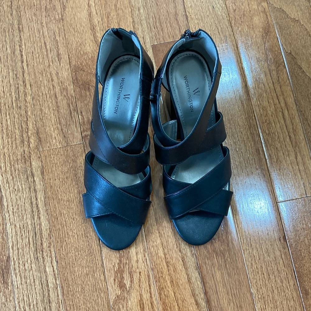 Worthington Women's Black Crisscross Sandals
